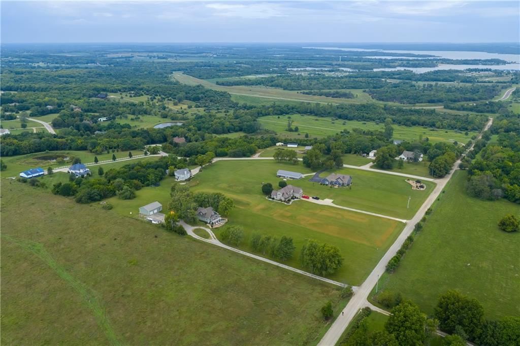 Photo 41 of 42 - 27500 Lookout Road