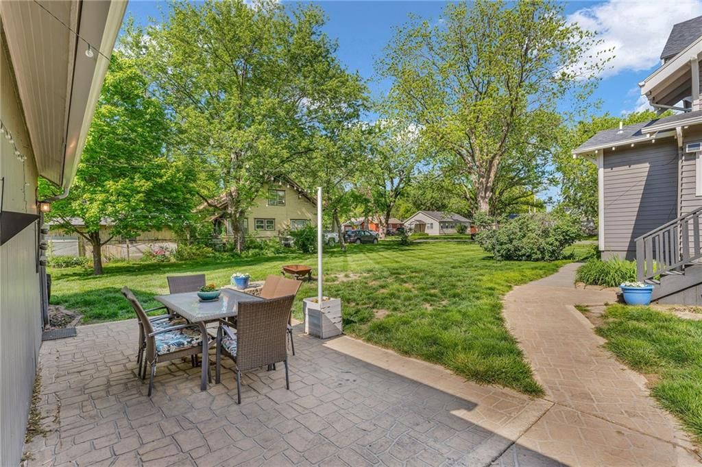 640 Oak Street — photo 44