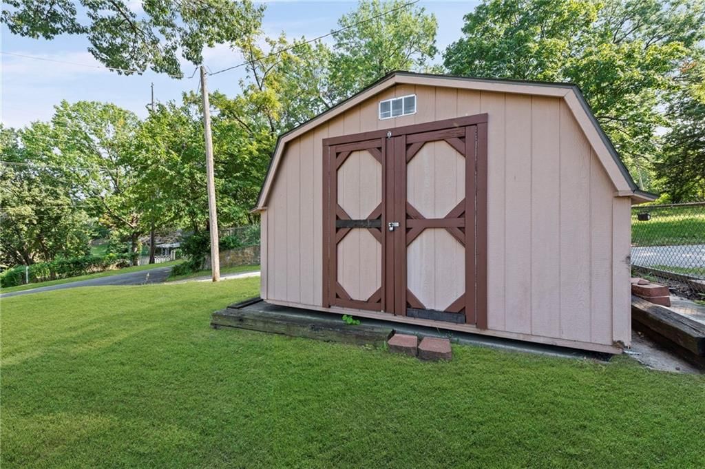 11431 Burton Street — photo 25