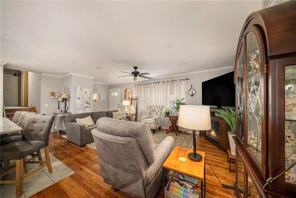 Photo 6 of 27 - 5230 N Sycamore Drive