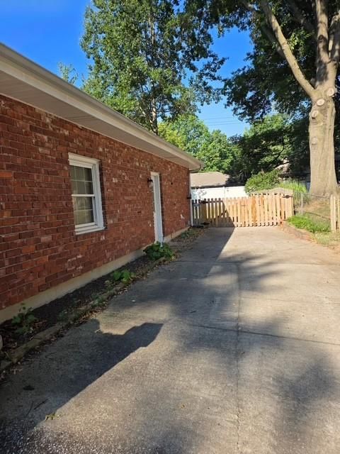 907 NW 10th Street — photo 10