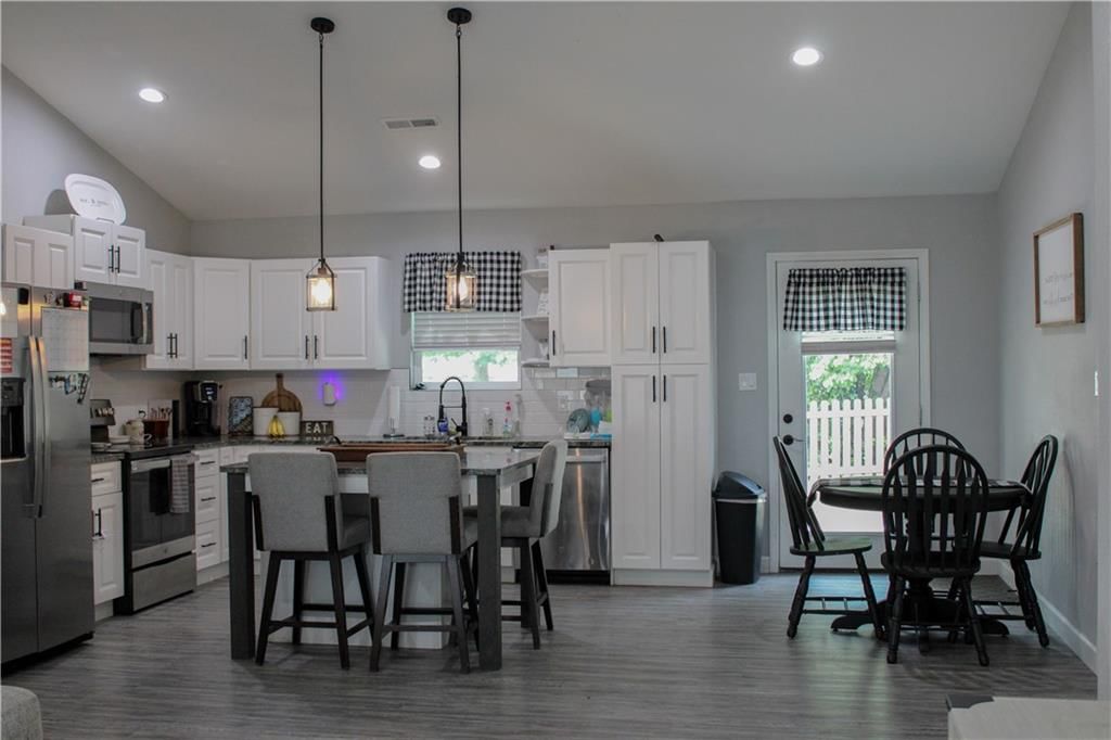603 Windsor Drive — photo 3
