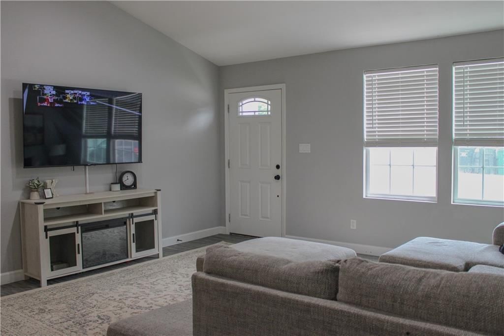 603 Windsor Drive — photo 4