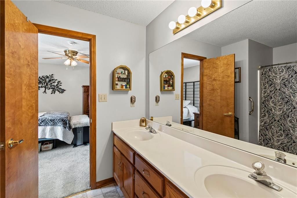 Photo 20 of 37 - 1525 E Sea Avenue