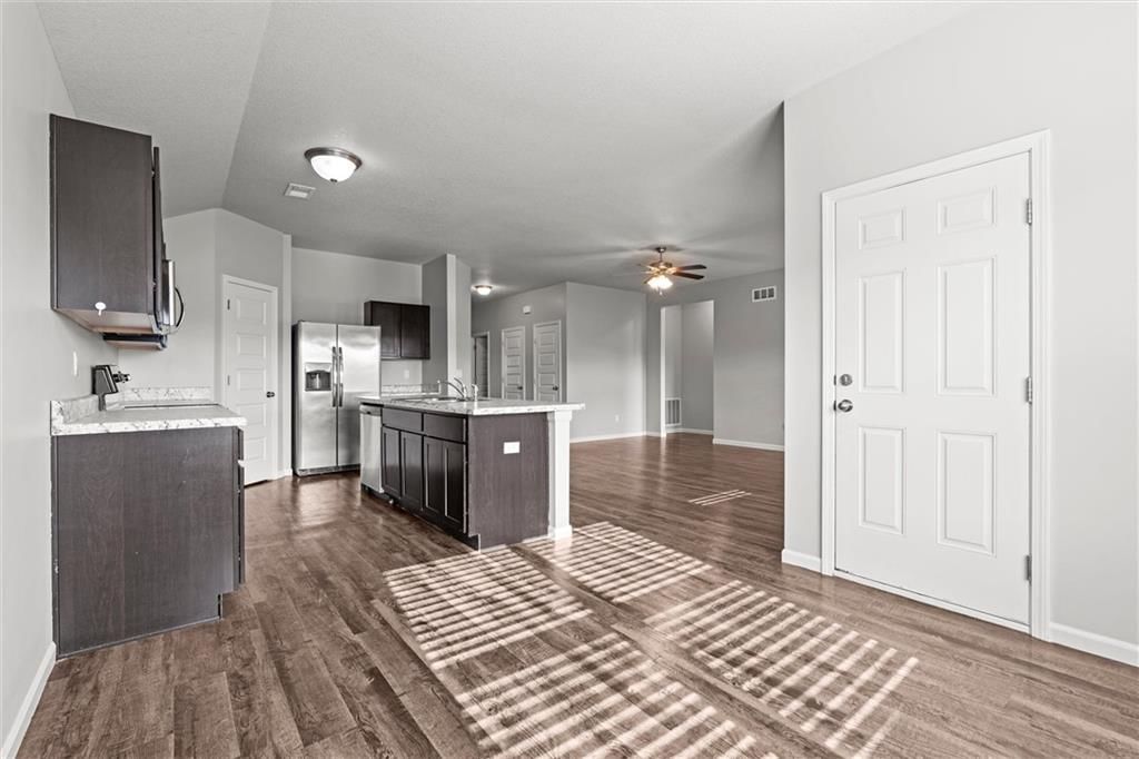 Photo 8 of 32 - 21845 Franklin Street