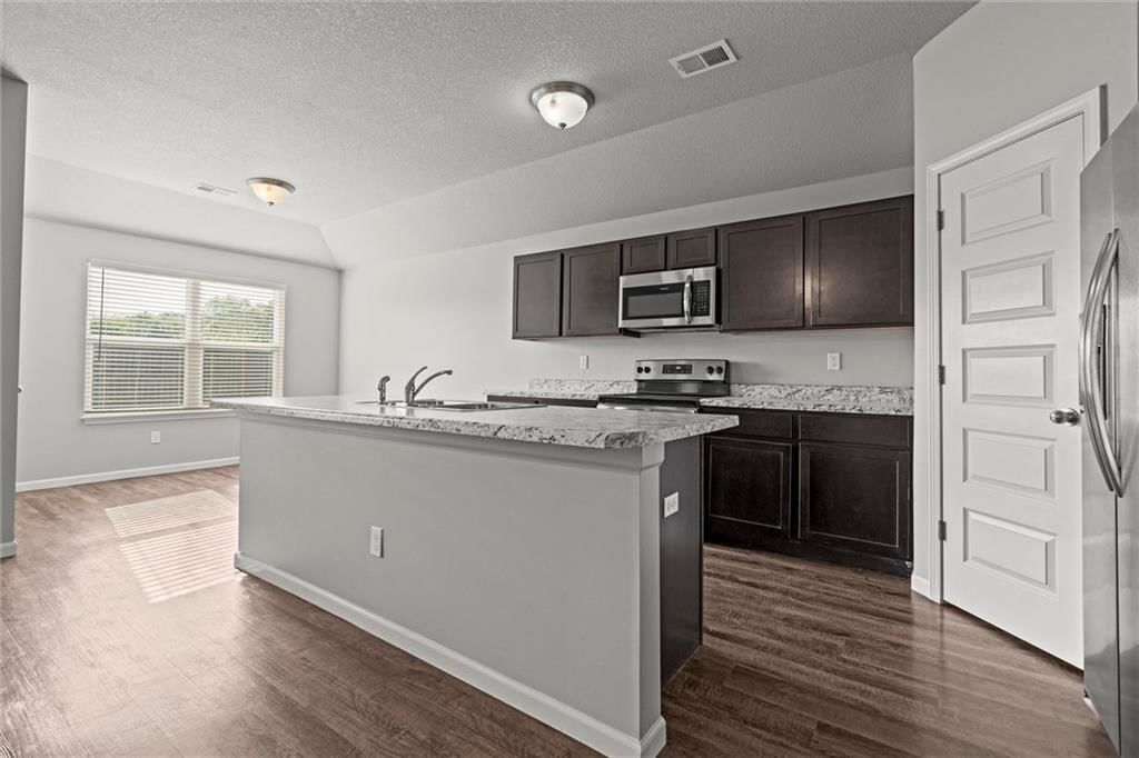 Photo 12 of 32 - 21845 Franklin Street