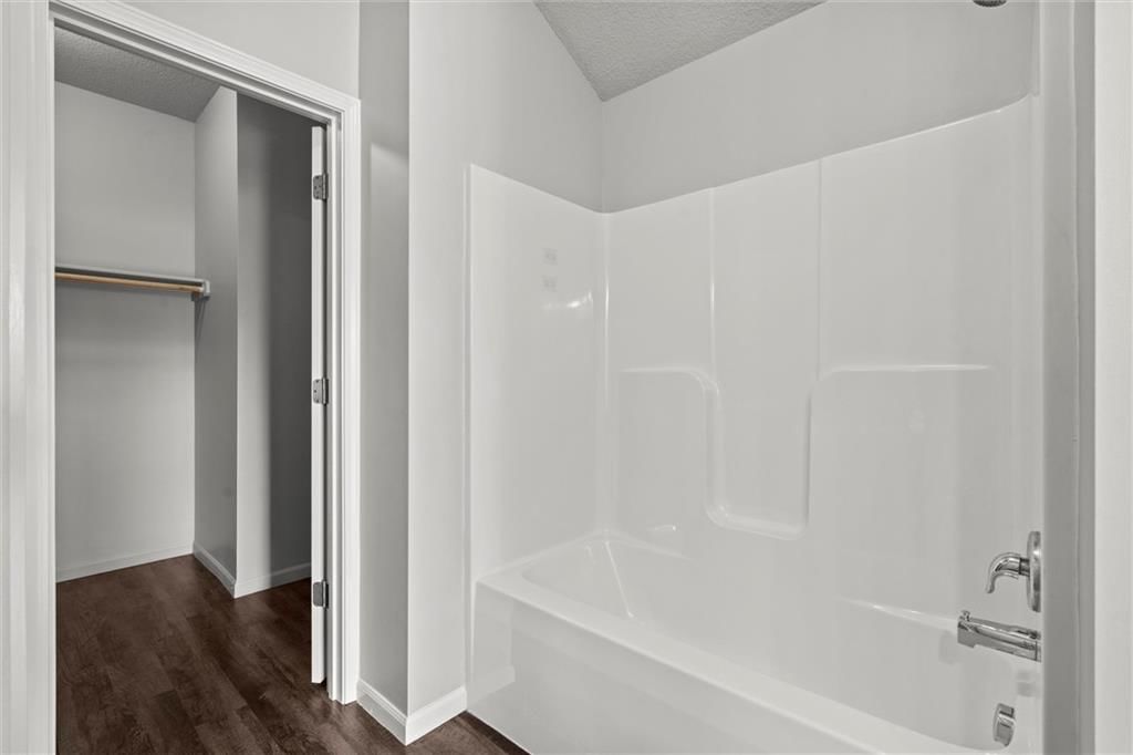 Photo 20 of 32 - 21845 Franklin Street
