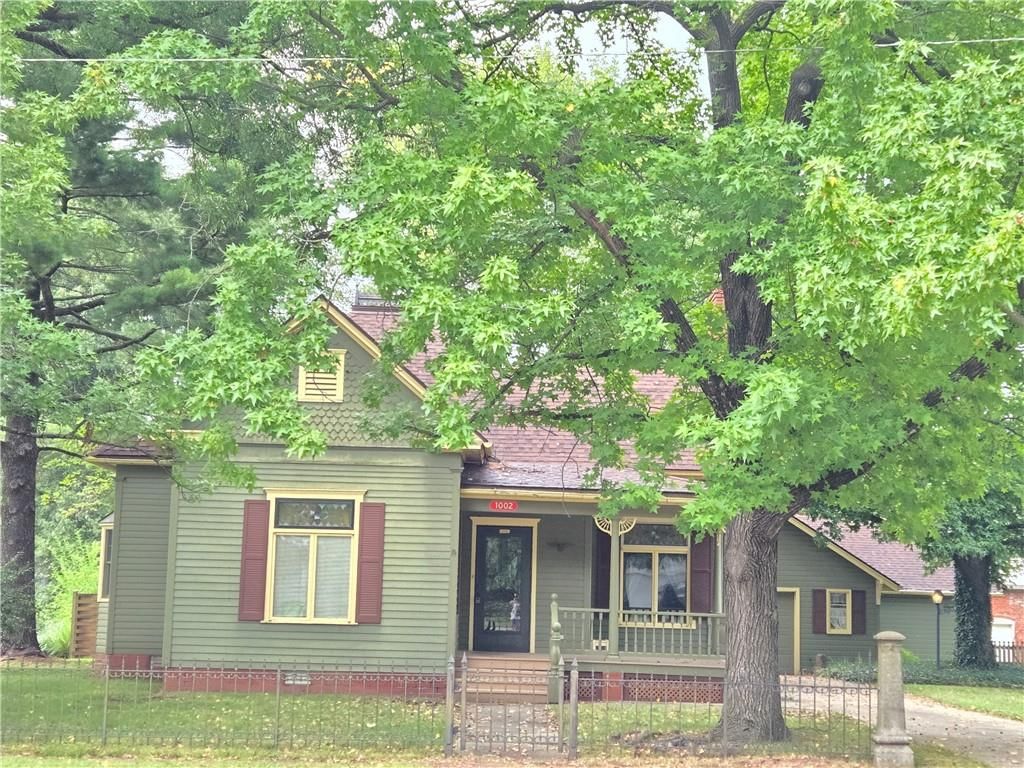 1002 E Main Street — photo 2