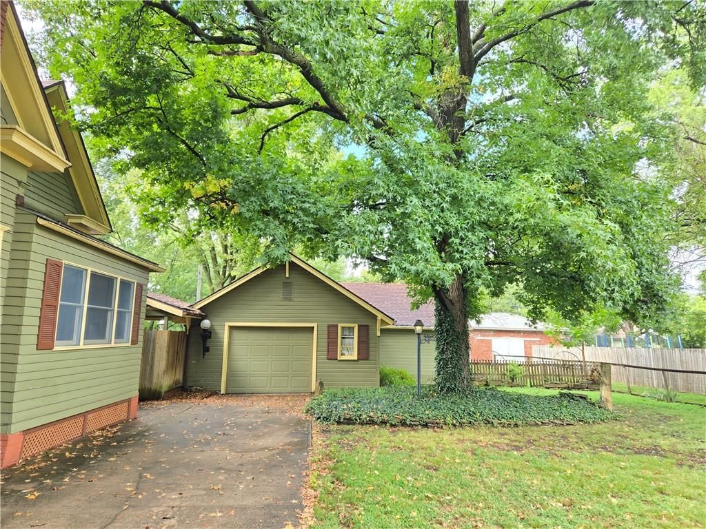 1002 E Main Street — photo 15