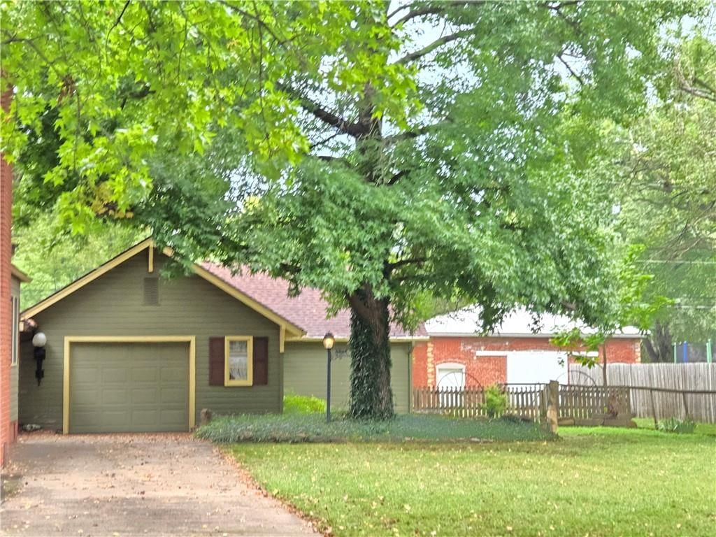 1002 E Main Street — photo 16