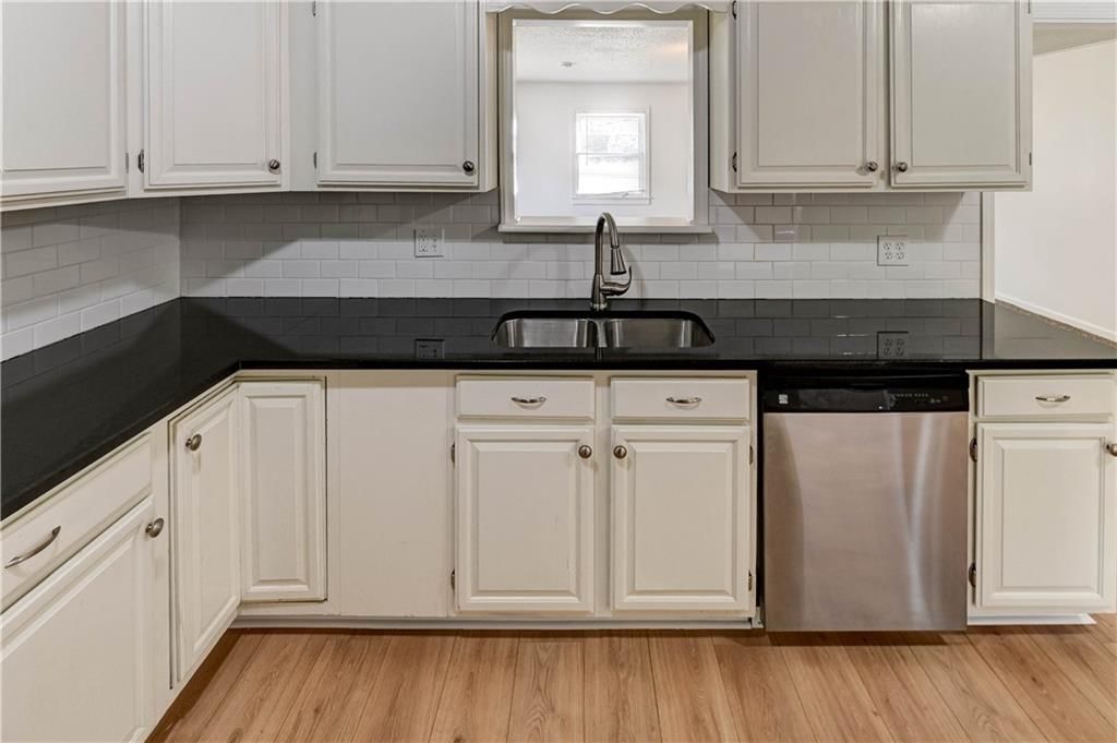 8805 Grandview Street — photo 9