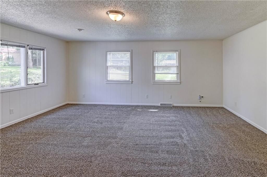 8805 Grandview Street — photo 16
