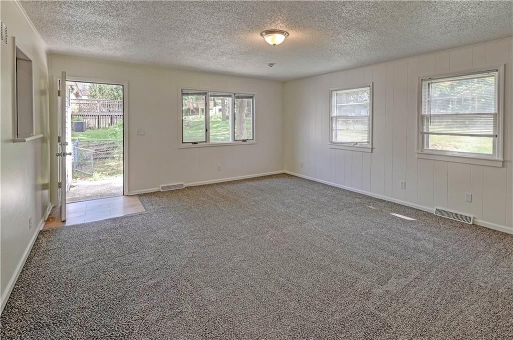 8805 Grandview Street — photo 17