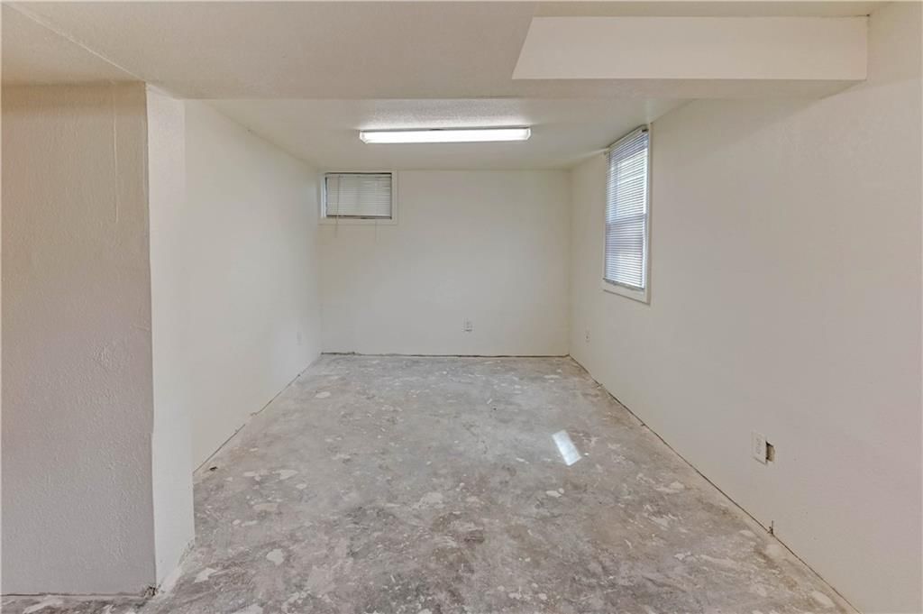 8805 Grandview Street — photo 32