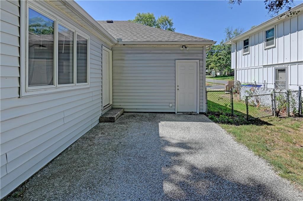 8805 Grandview Street — photo 35