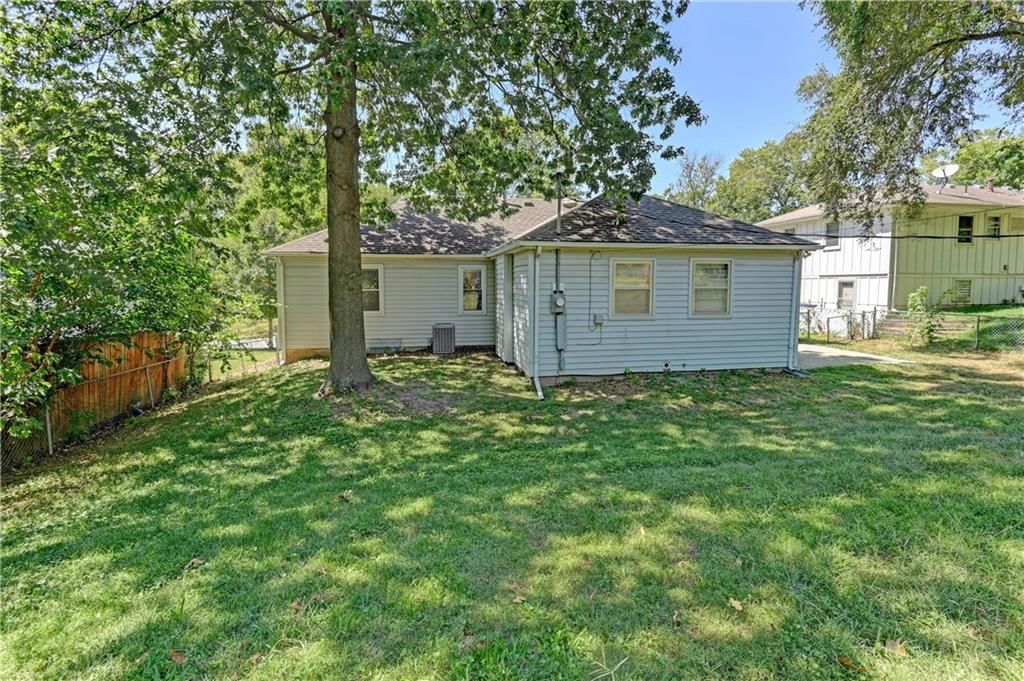 8805 Grandview Street — photo 38