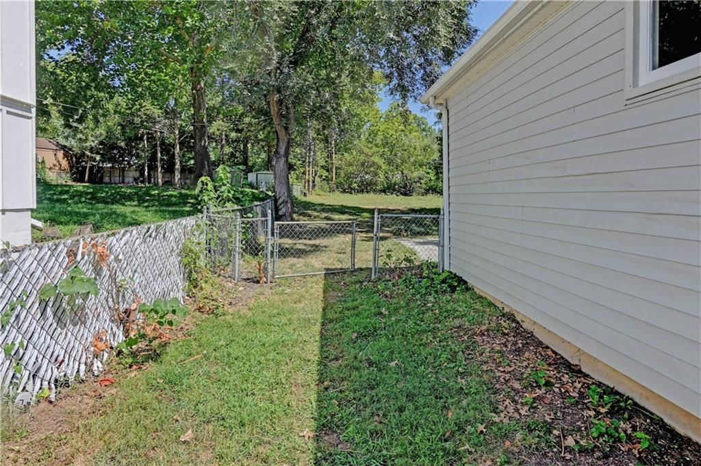 8805 Grandview Street — photo 39