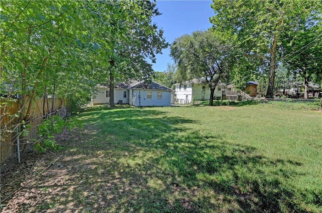 8805 Grandview Street — photo 40