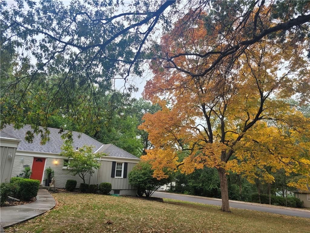 Photo 2 of 37 - 8100 Beverly Drive