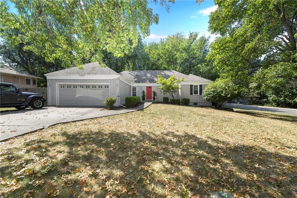Photo 5 of 37 - 8100 Beverly Drive