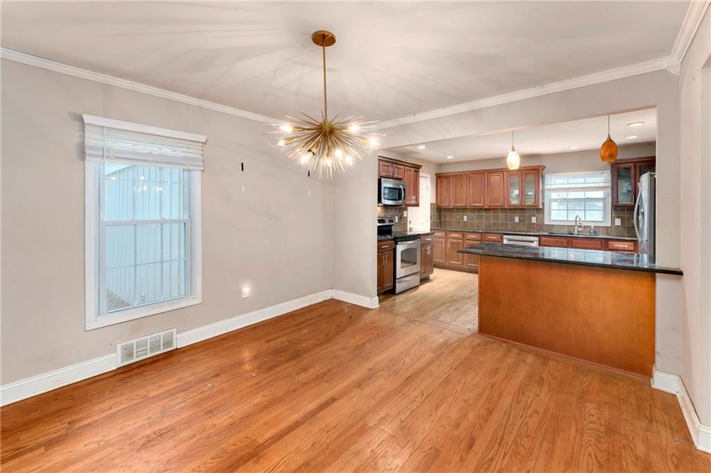 Photo 9 of 37 - 8100 Beverly Drive