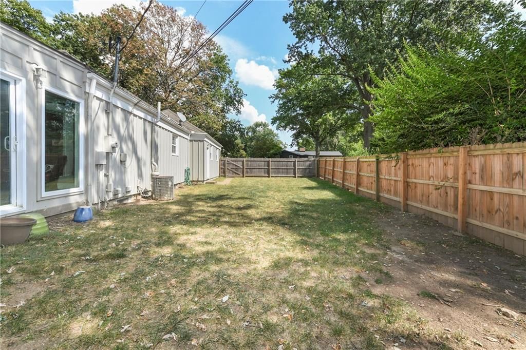 Photo 31 of 37 - 8100 Beverly Drive