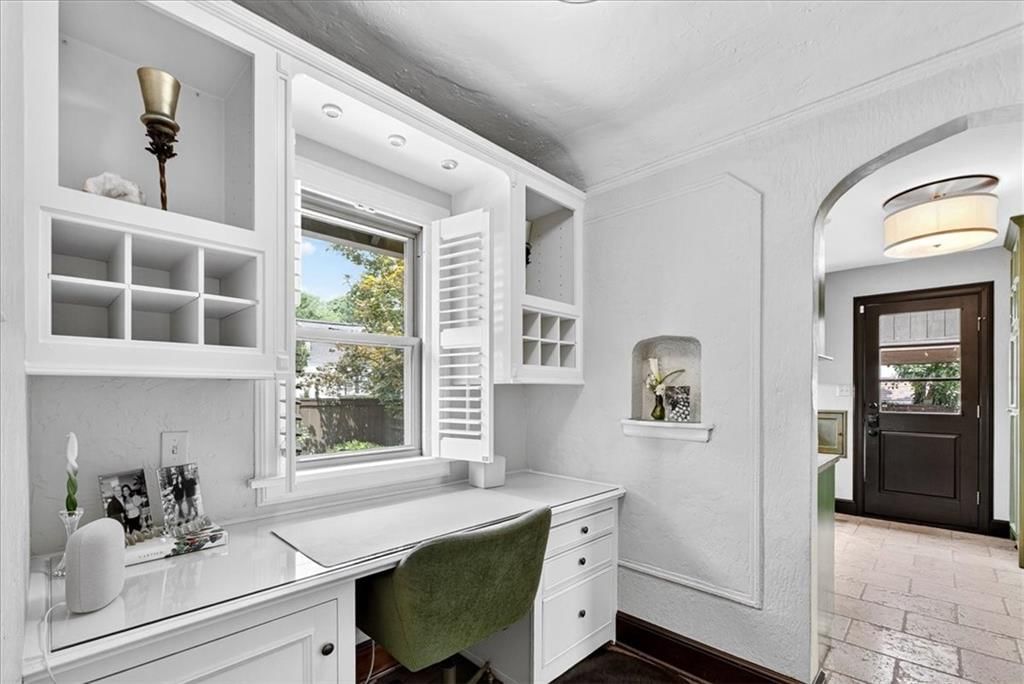 Photo 12 of 75 - 6637 Oak Street