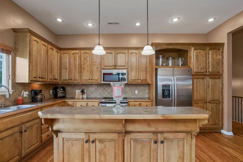 Photo 9 of 30 - 415 Eagle Glen Drive