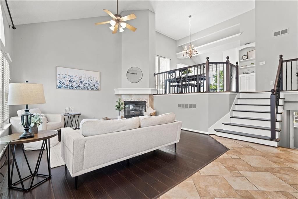 Photo 2 of 43 - 18432 Spruce Street