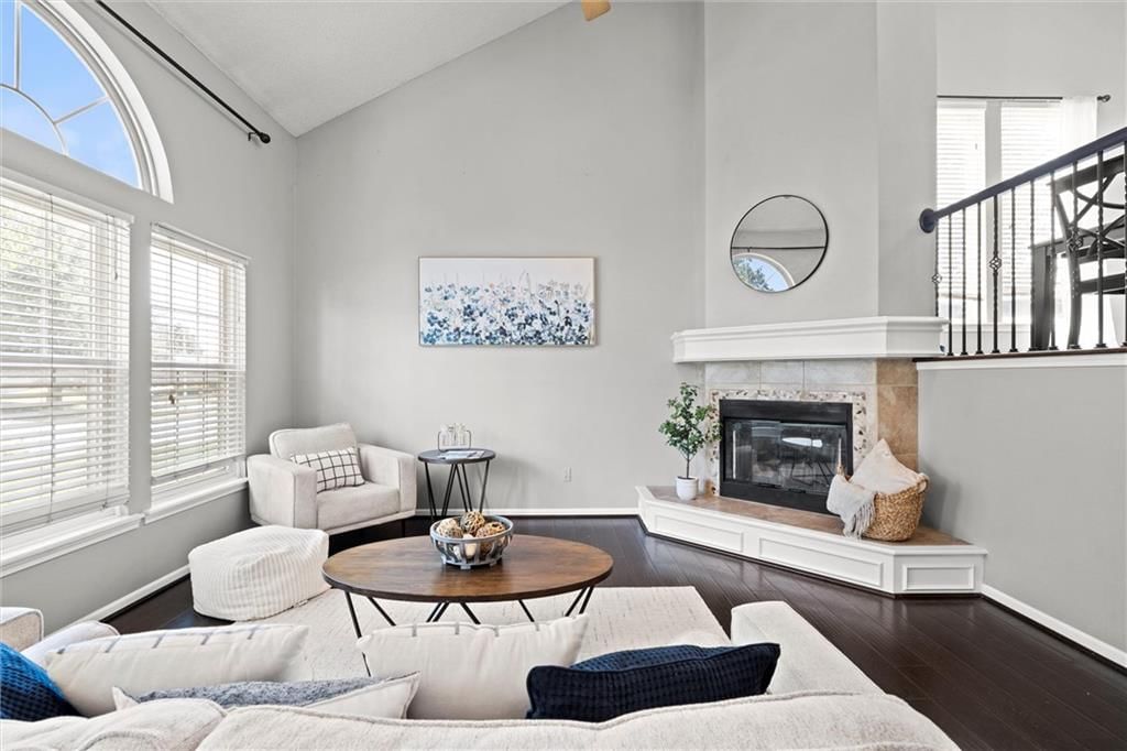 Photo 9 of 43 - 18432 Spruce Street