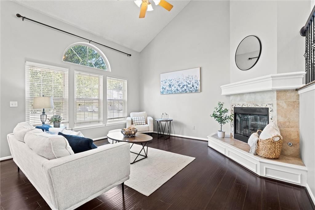 Photo 10 of 43 - 18432 Spruce Street