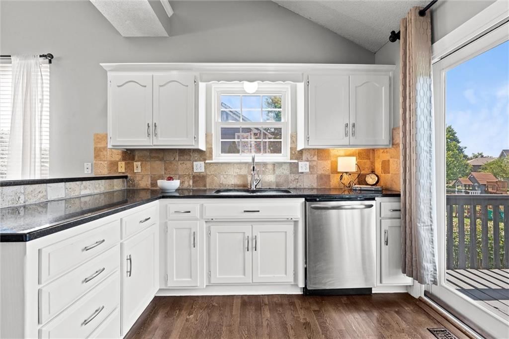 Photo 17 of 43 - 18432 Spruce Street