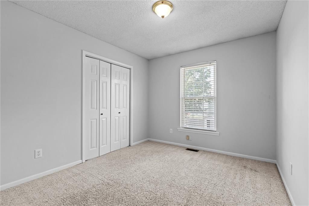 Photo 25 of 43 - 18432 Spruce Street