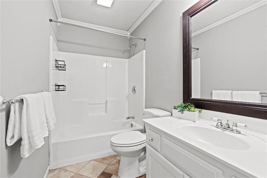 Photo 27 of 43 - 18432 Spruce Street