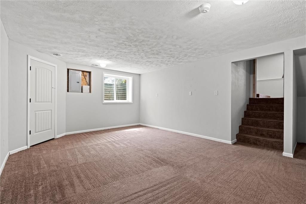 Photo 28 of 43 - 18432 Spruce Street
