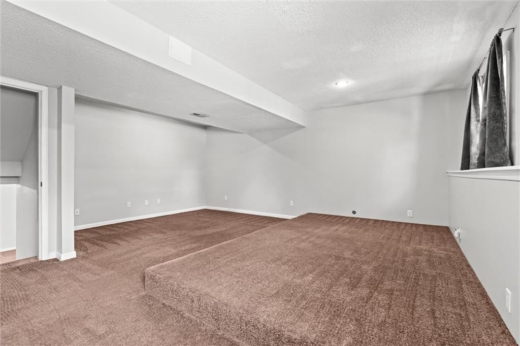 Photo 31 of 43 - 18432 Spruce Street