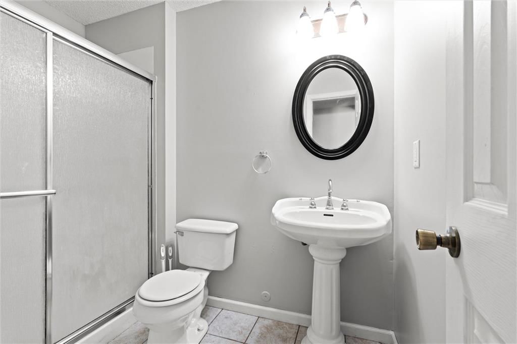 Photo 33 of 43 - 18432 Spruce Street