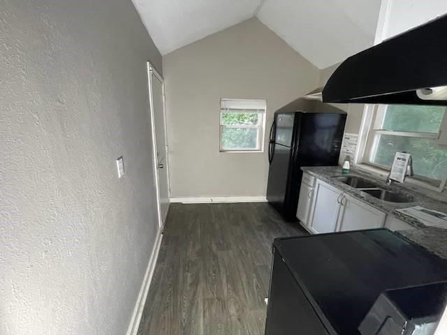 Photo 12 of 20 - 3207 E 62ND Street