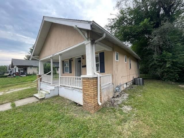 Photo 18 of 20 - 3207 E 62ND Street