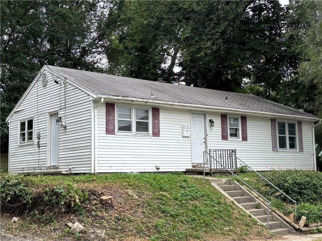 Photo 2 of 17 - 2312 Colhoun Street