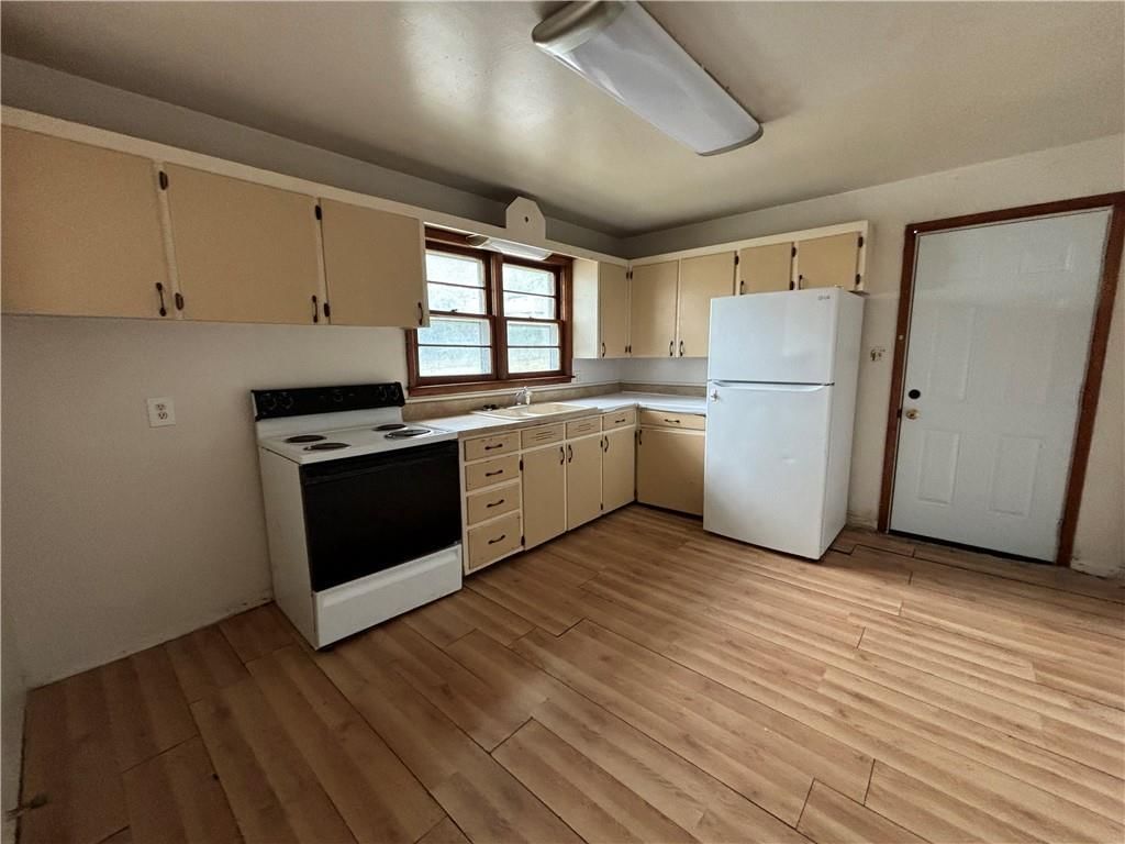Photo 3 of 17 - 2312 Colhoun Street