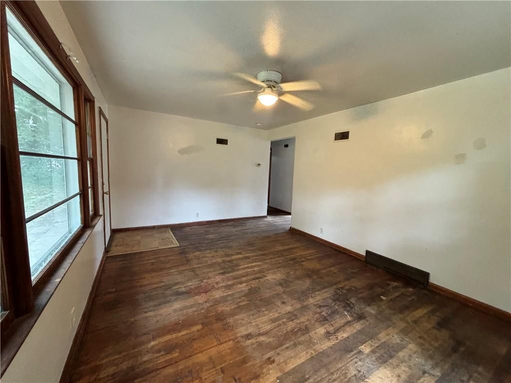Photo 13 of 17 - 2312 Colhoun Street