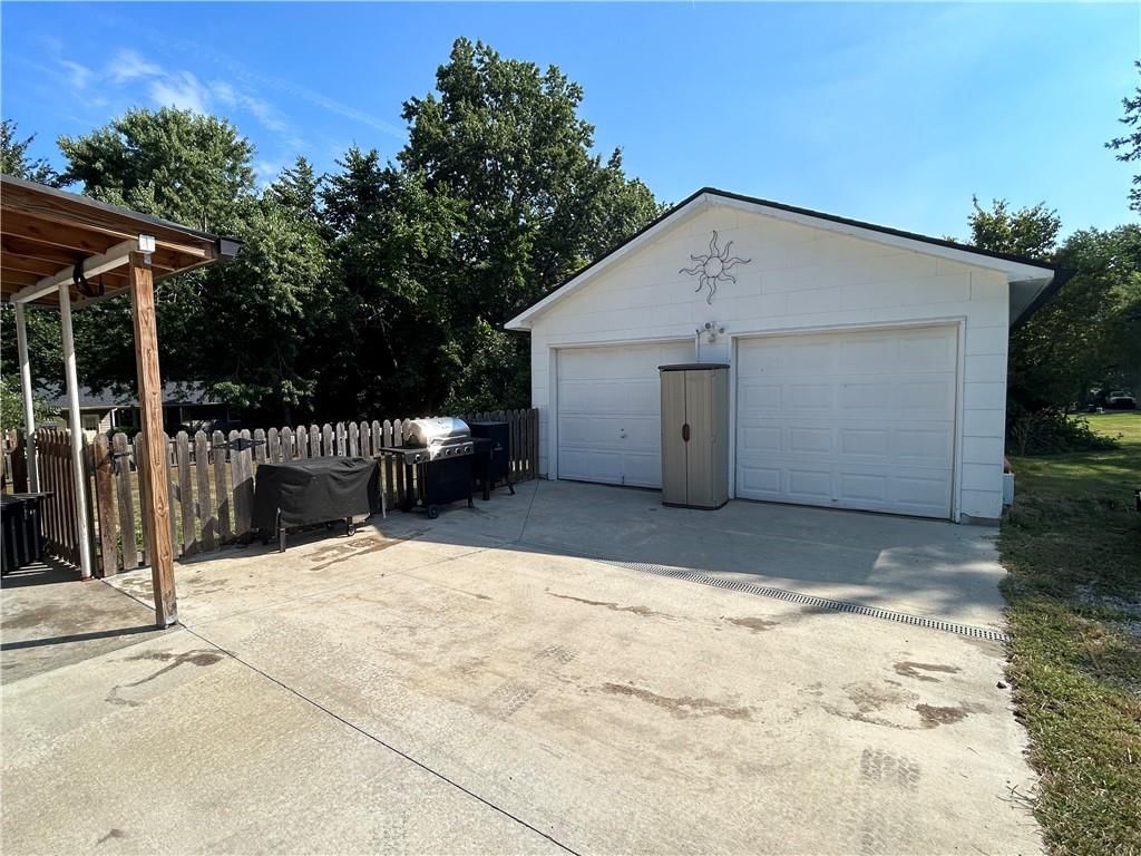 621 Charlotte Street — photo 15
