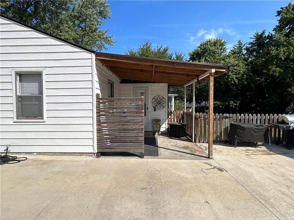 621 Charlotte Street — photo 16