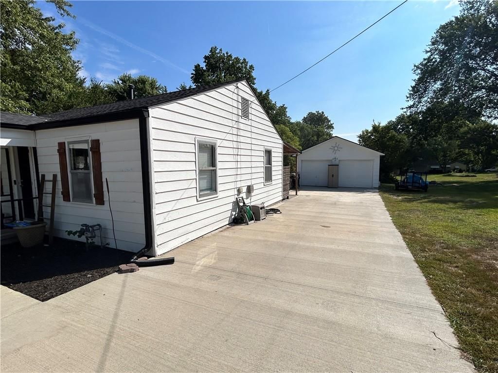 621 Charlotte Street — photo 17
