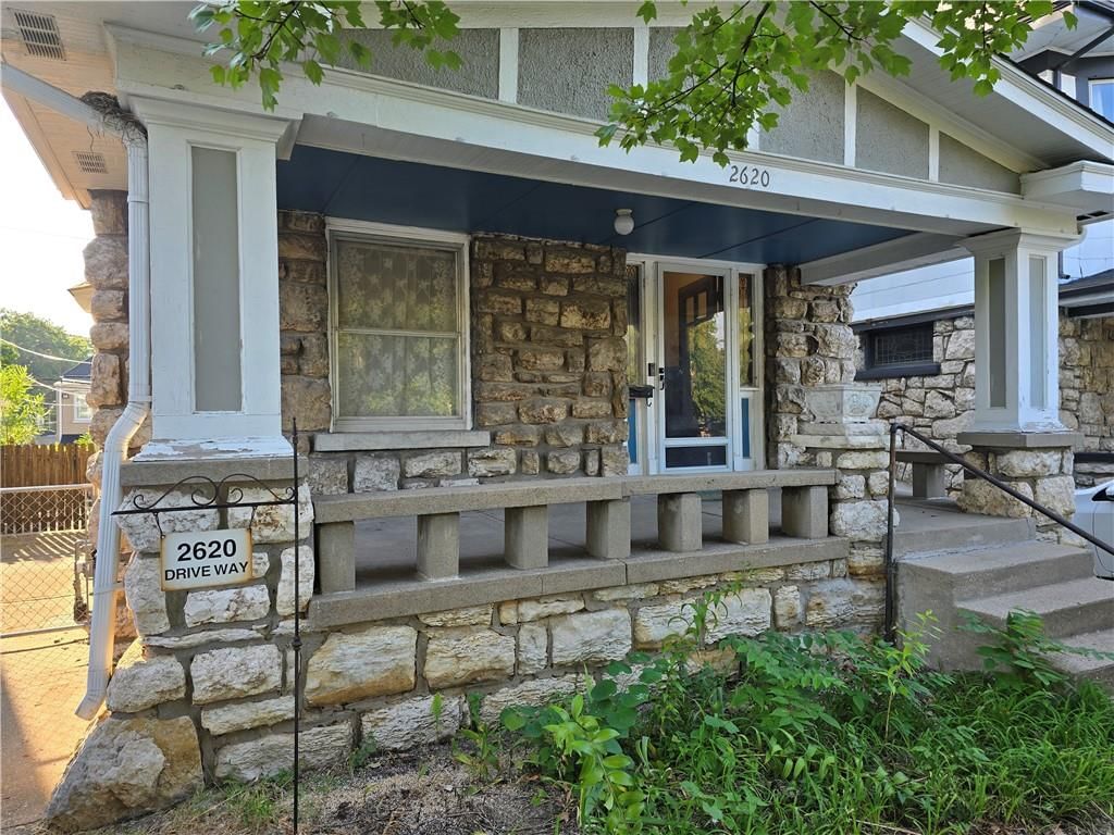 2620 Charlotte Street — photo 2