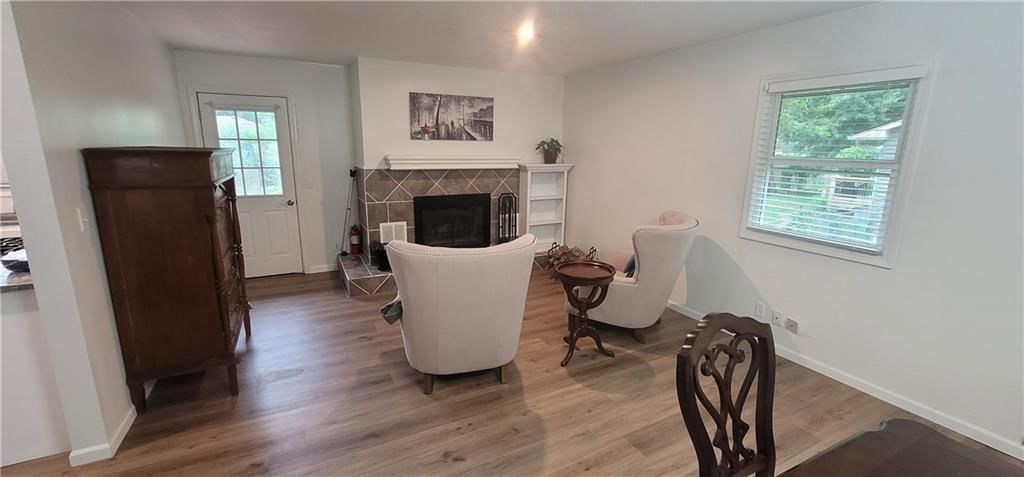 401 E 9th Street — photo 12