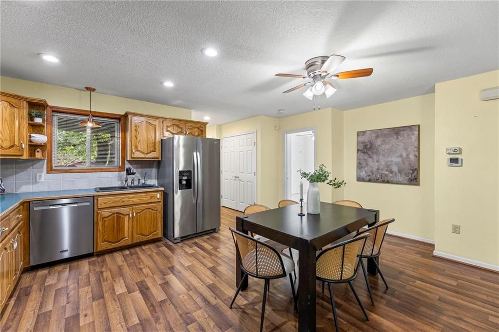 Photo 5 of 41 - 14141 Stillwell Road