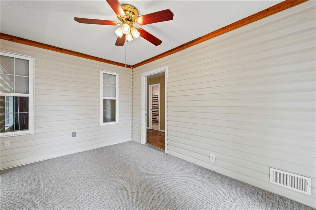 Photo 17 of 41 - 14141 Stillwell Road