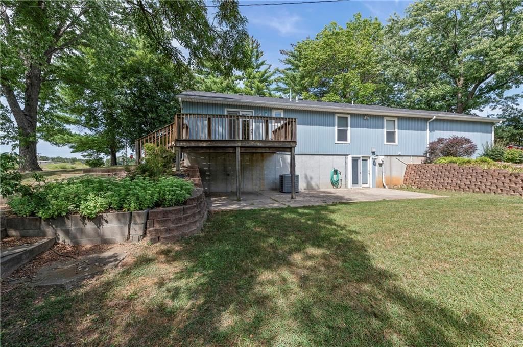 Photo 28 of 41 - 14141 Stillwell Road